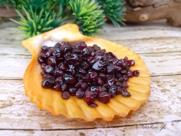 Granát natur leštěný drobné kamínky