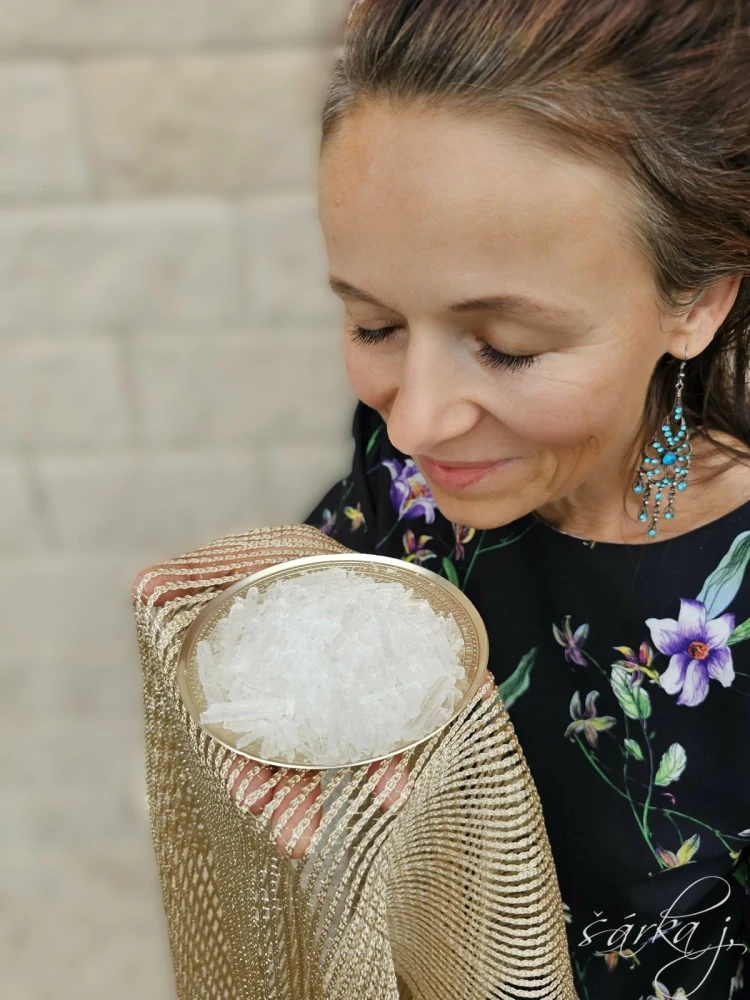 mentolové krystaly přírodní a křišťálově čisté