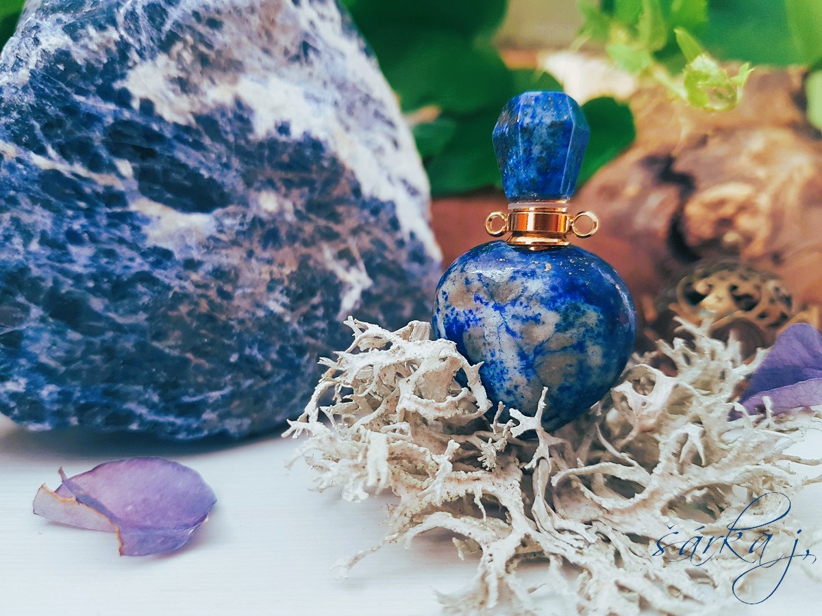 lahvička z lapis lazuli
