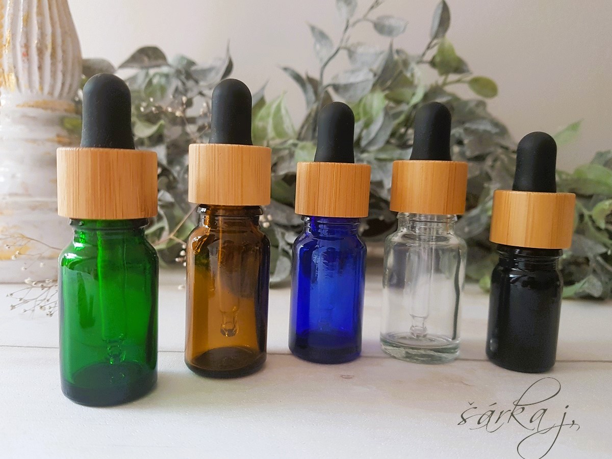 lahvička s bambus pipetou 