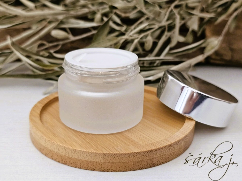 dóza s frost efektem a stříbrným víčkem, 15 ml
