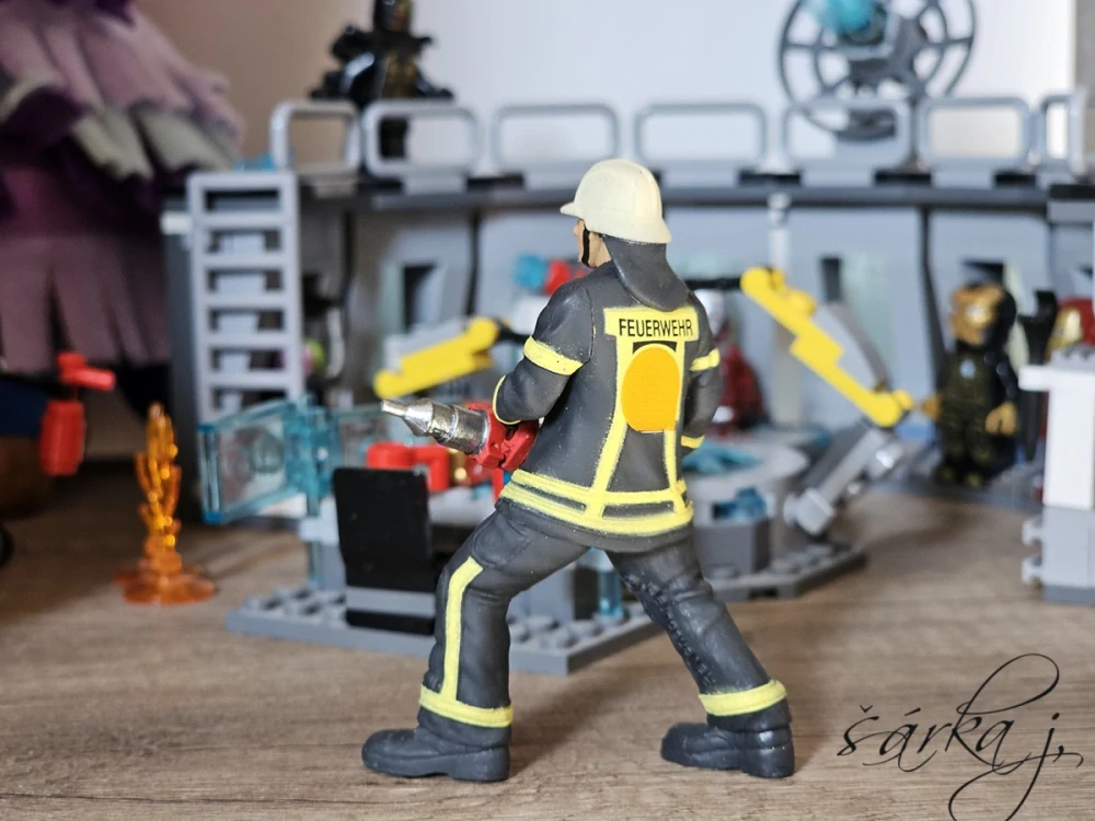 figurka Ravensburger Hasič
