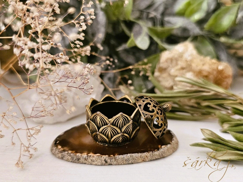 miniaturní dózička Lotos