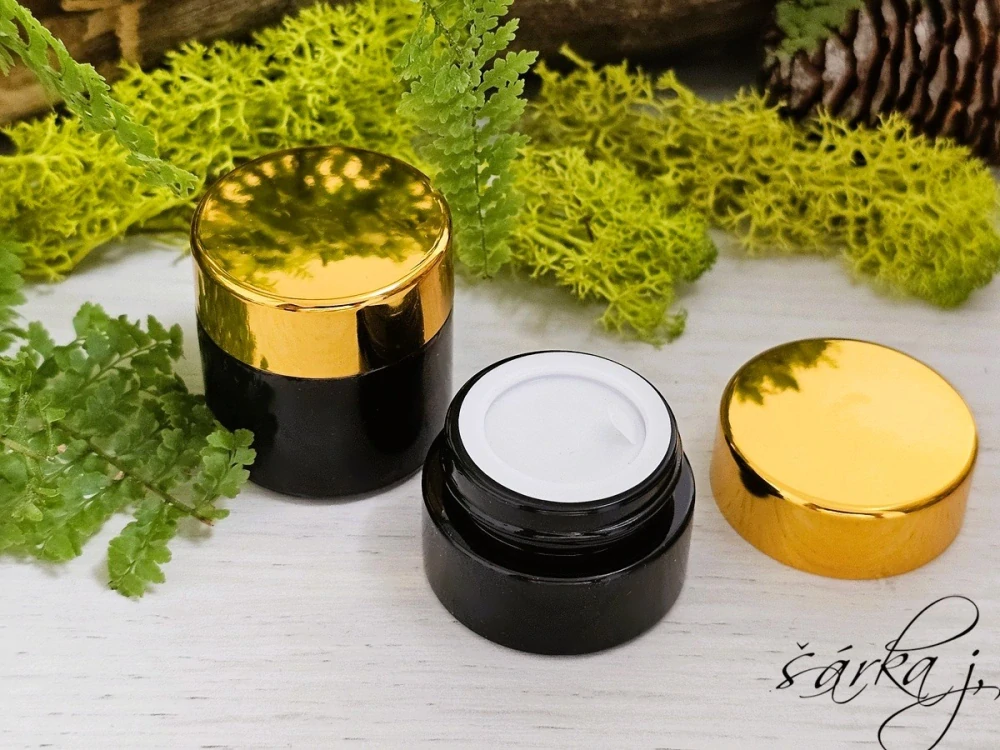 skleněná dóza se zlatým uzávěrem Lune