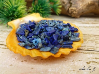 LAPIS LAZULI - zlomkové kamínky s dírkou