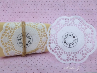 bílá krajková rozetka - hand made