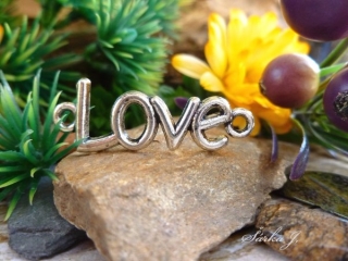 bižuterní přívěsek LOVE