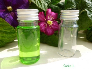 lahvička se stříbrným - hliníkovým uzávěrem, 35 ml