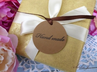 dárková visačka - hladké kolečko s motivem hand made