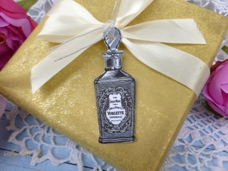 dárková kartička - lahvička Violette Toilette