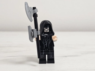 LEGO figurka se zbraní